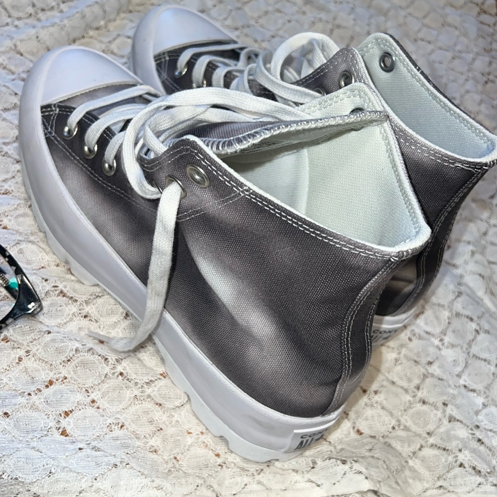 Like New Converse platform high tops hightops
